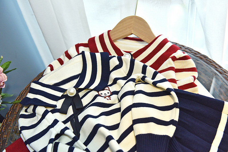 Pull à rayures bleu marine pour filles, ensemble plissé, col polo tricoté, pull avec nœud, jupe courte, YB213_voghion.com