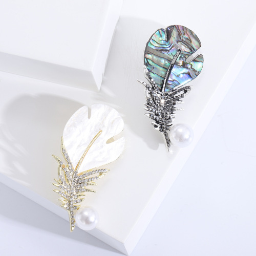 Japanese and Korean Fashion Creative Shell Feather Brooch High-End Suit Lapel Pin Elegant Cheongsam Anti-Slip Pin Accessory for Women