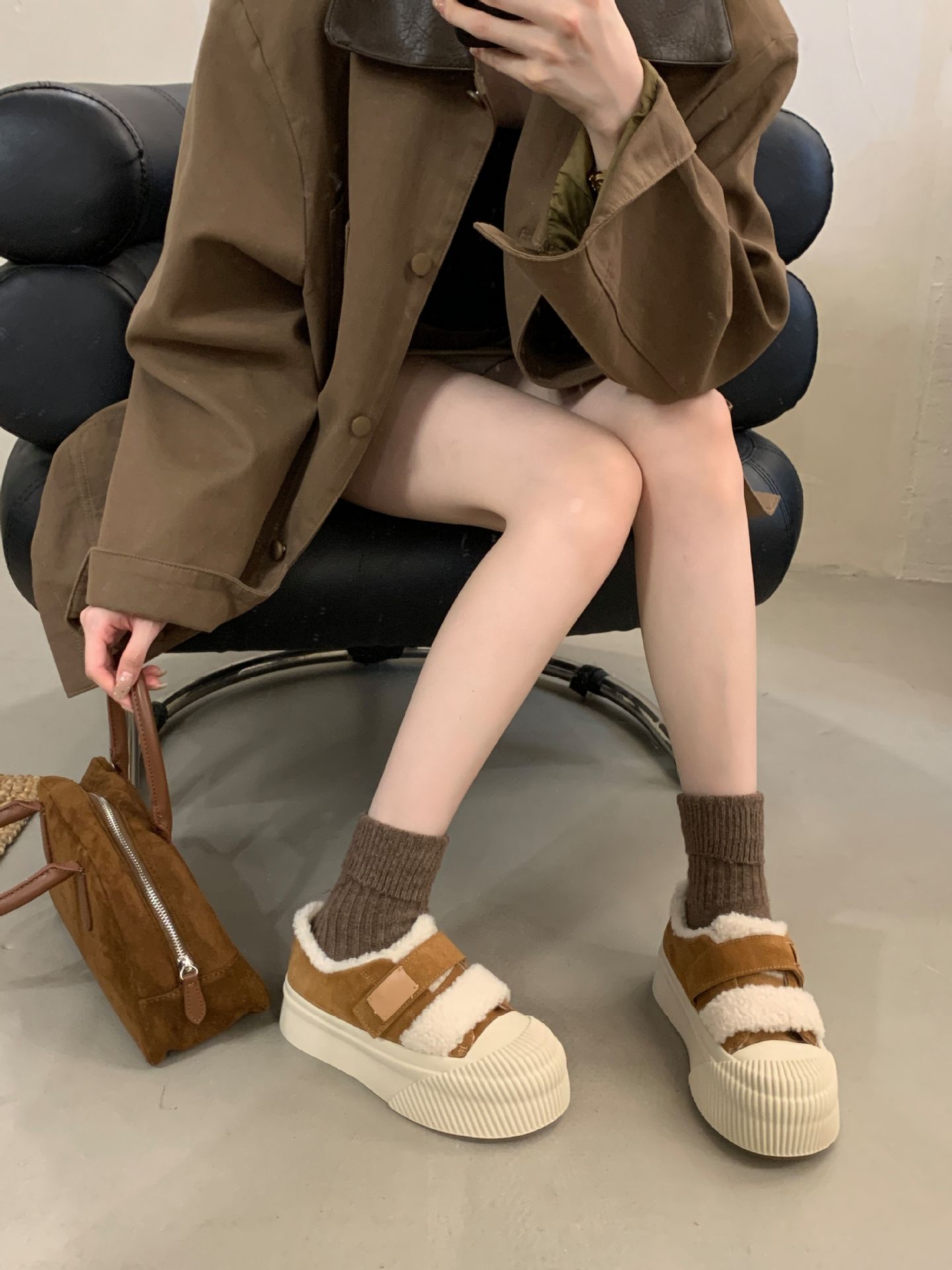 Chaussures ShoeGlobe Grape Mom Automne Hiver Nouvelles Chaussures en cuir véritable à semelle épaisse et doublure en velours épais, chaudes et décontractées, couleur blanc biscuit, pour femmes_voghion.com