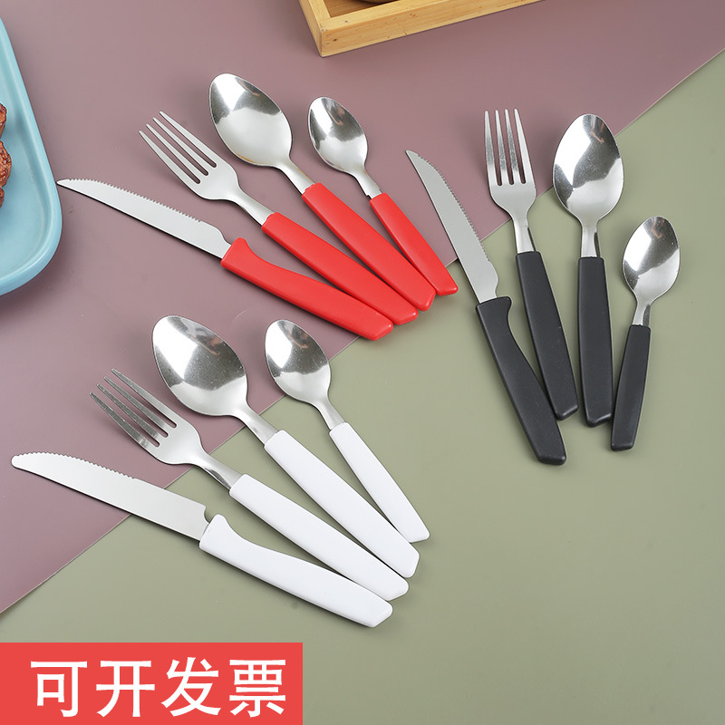 410 cubiertos de acero inoxidable cuchillos y tenedores cucharas transfronterizas Brasil cola plana cola inclinada mango de plástico 24PCS fábrica al por mayor