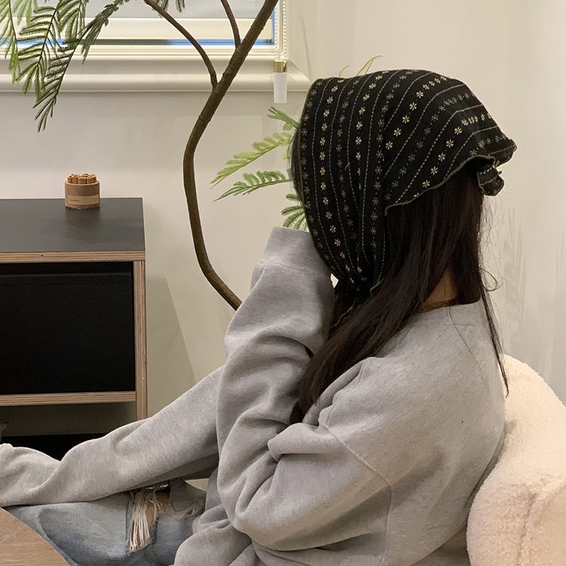 Bufandas triangulares mujeres primavera y verano nuevo estilo japonés y coreano estilo retro bufandas de moda universal bufandas pastorales bufandas de seda correa de pelo