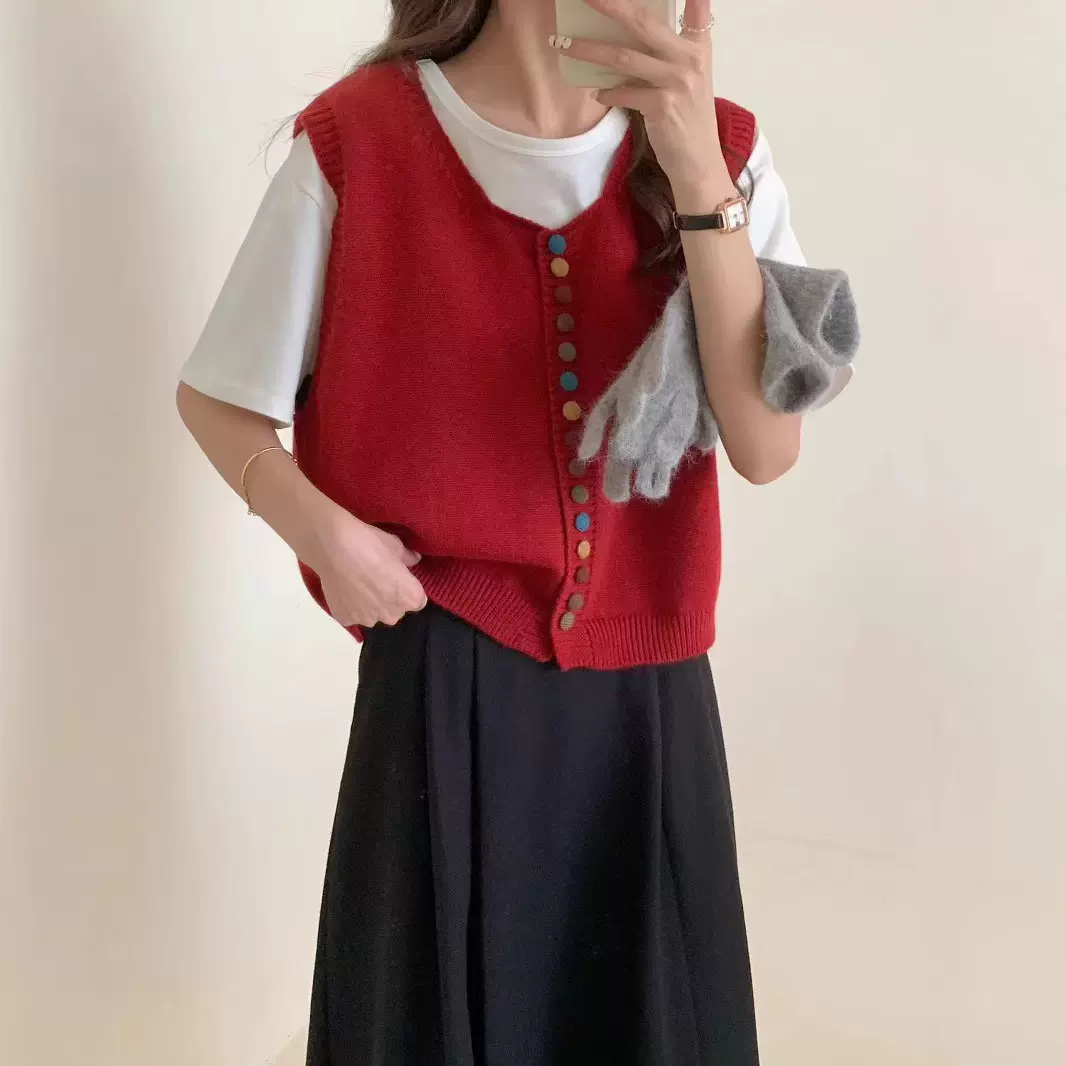 2024秋冬季新款叠穿百搭上衣女复古洋气彩虹纽扣圆领针织毛衣马甲