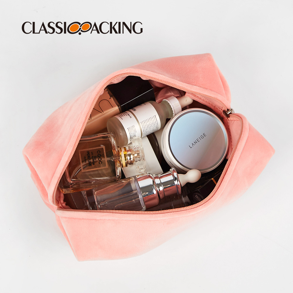 2023 Otoño e Invierno Nueva franela bolsa de cosméticos corazón de la niña estilo japonés y coreano ins suministros de belleza bolsa de almacenamiento con logotipo