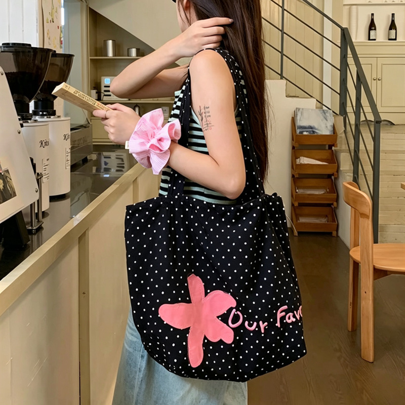 Korean-Style Polka Dot Shoulder Bag with Floral Embroidery, High Aesthetic Value, Lightweight, Casual, Suitable for Work and Commuting, Unique Tote Bag