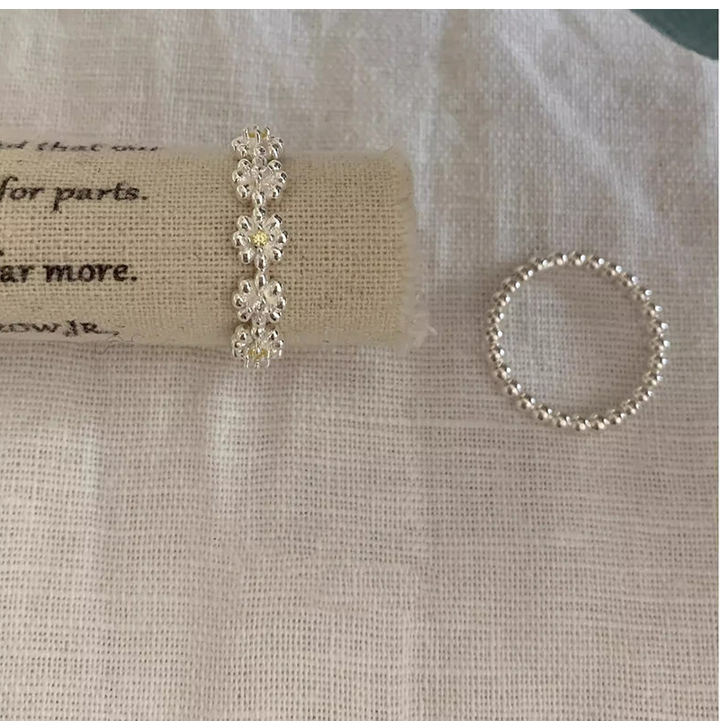 Anello floreale con zirconi elegante gioiello di design donna_voghion.com