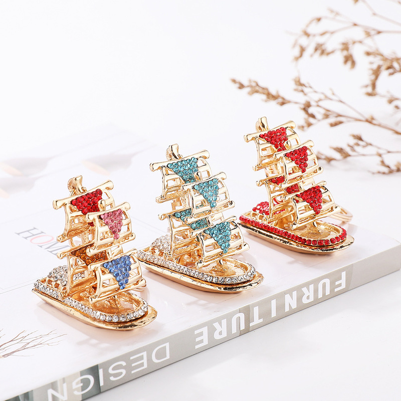 New Diamond-embedded sailing car key pendant crystal rhinestone bag key ring metal pendant factory wholesale New Diamond-embedded sailing car key pendant crystal rhinestone bag key ring metal pendant factory wholesale