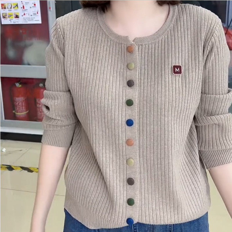 2025 Spring and Autumn Round-Neck Colorful Candy Button Knit Top with a Stylish Design, Versatile and Slimming Long-Sleeve Top