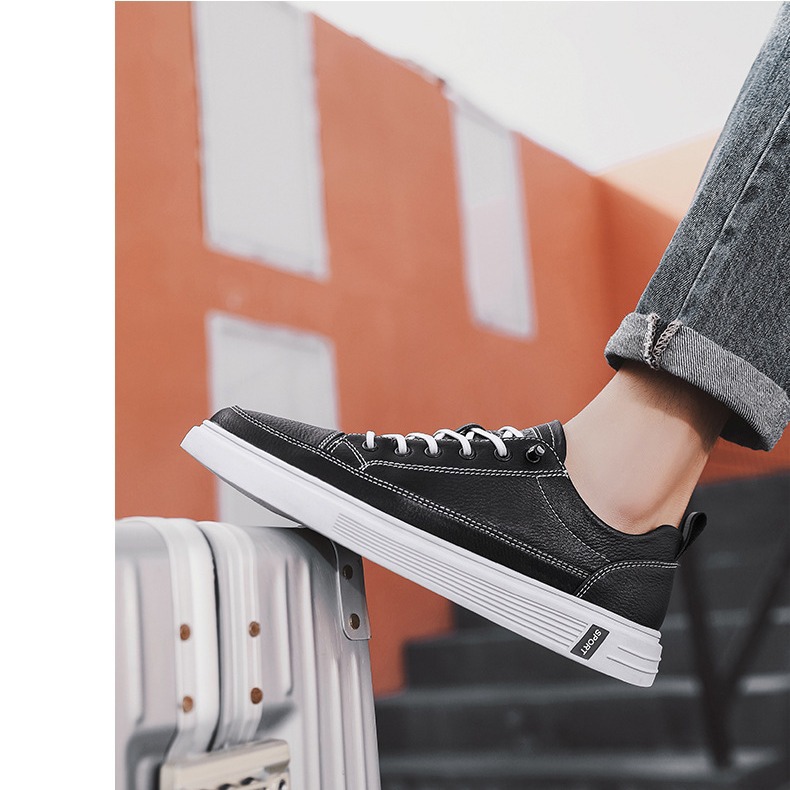 Zapatos blancos para hombre, versátiles zapatos de verano para hombre, estilo coreano de moda 2024, casuales, antideslizantes, resistentes al desgaste, de una pieza, al por mayor