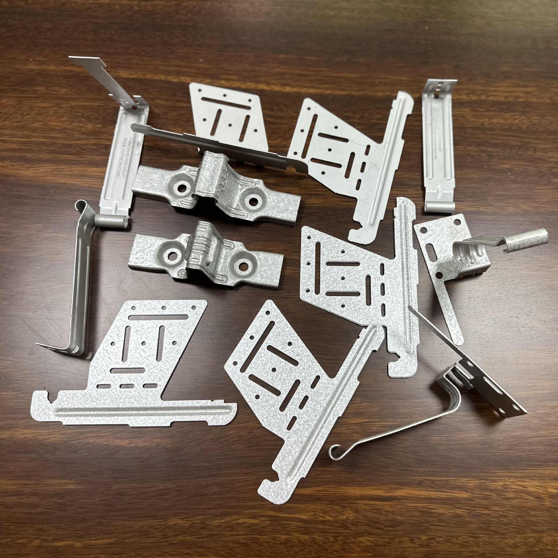 镀锌钢钣金属支架预埋件 冲压加工镀铝锌板冲压件 镀铝锌板冲压件