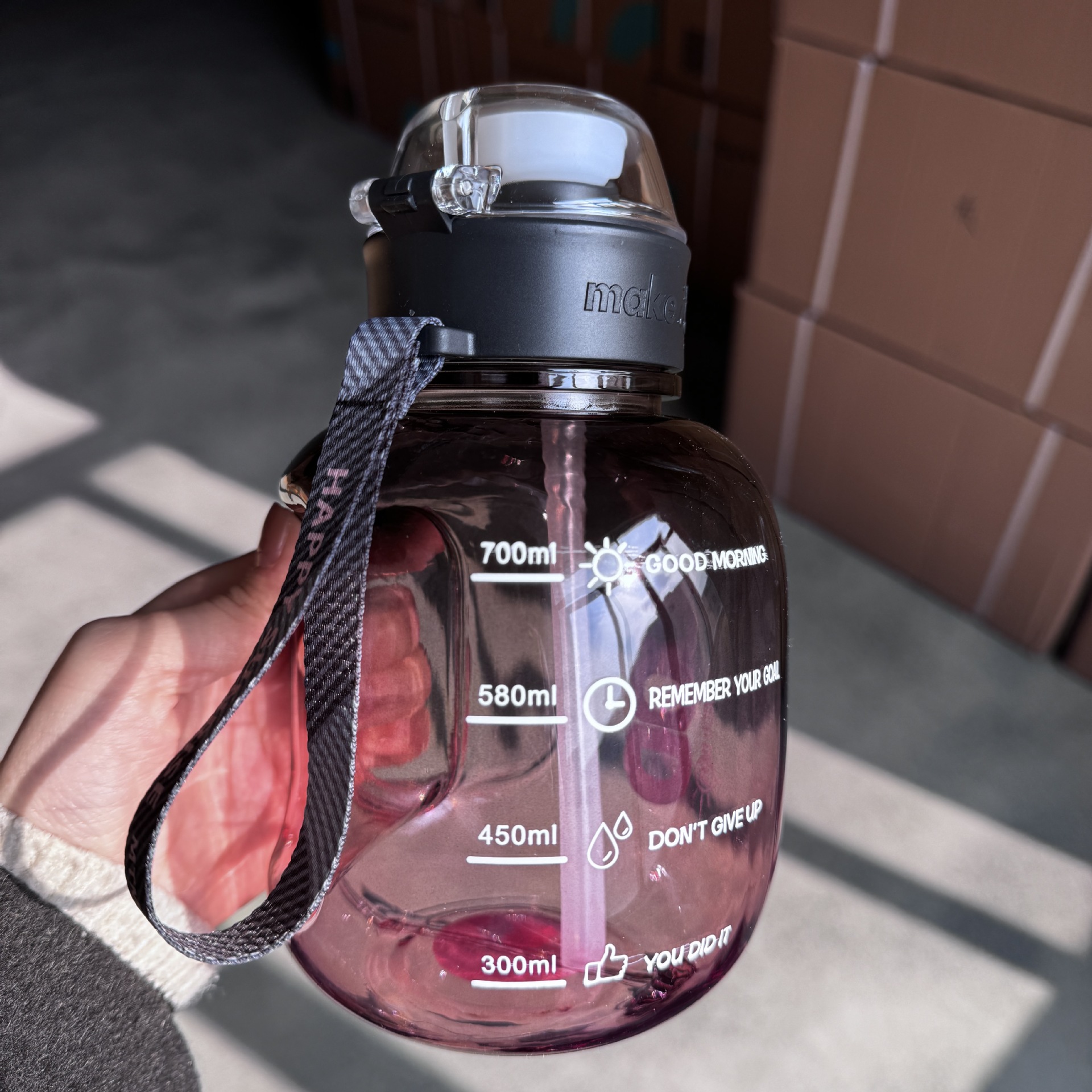 Botellas de agua personalizadas de gran capacidad para estudiantes masculinos y femeninos, botellas de agua para fitness al aire libre, vasos de agua de plástico resistentes a altas temperaturas, fabricante de vasos elegantes de gran capacidad.