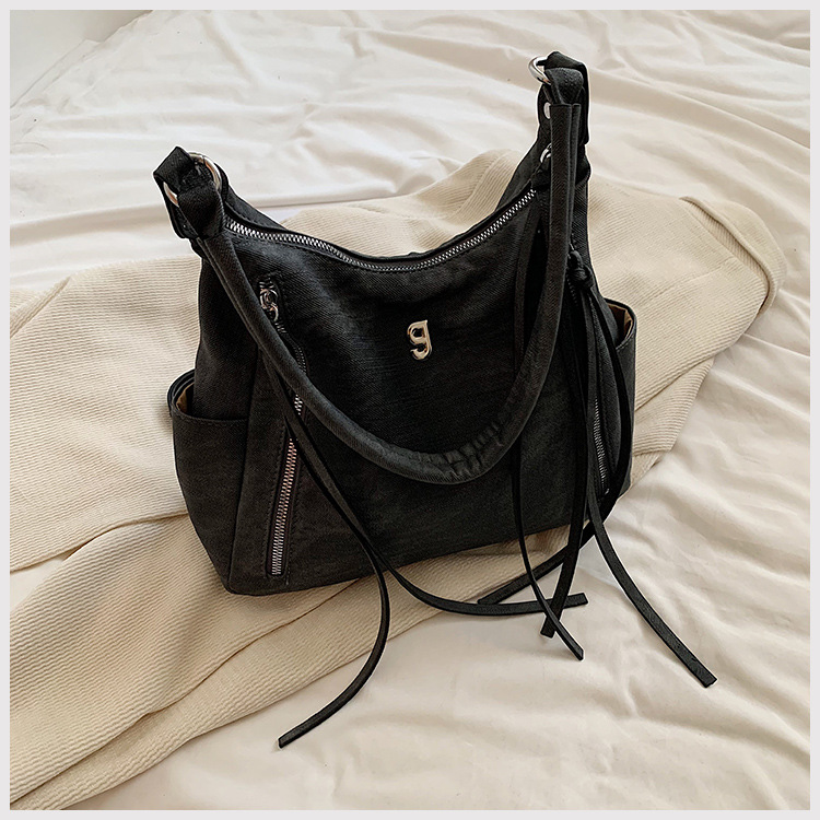 Large capacity wandering shoulder bag, new spicy girl high-end versatile double pocket strip casual crossbody armpit bag_voghion.com