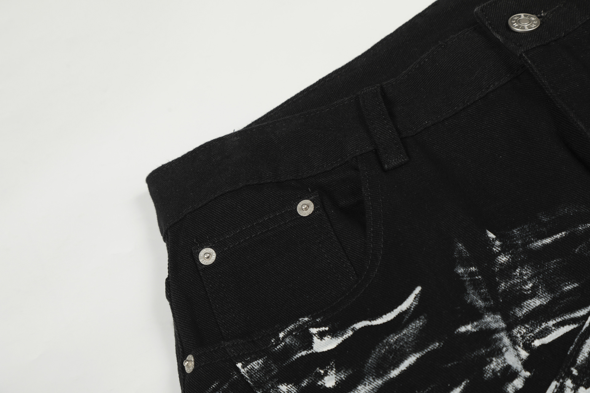 Jean en denim noir délavé, coupe ample, jambe droite, style vintage, effet peinture éclaboussée, pour homme et femme._voghion.com