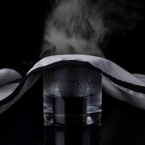 Warm and comfortable men's and women's shoulder warmer for air-conditioned rooms, with a small vest made of velvet fabric 