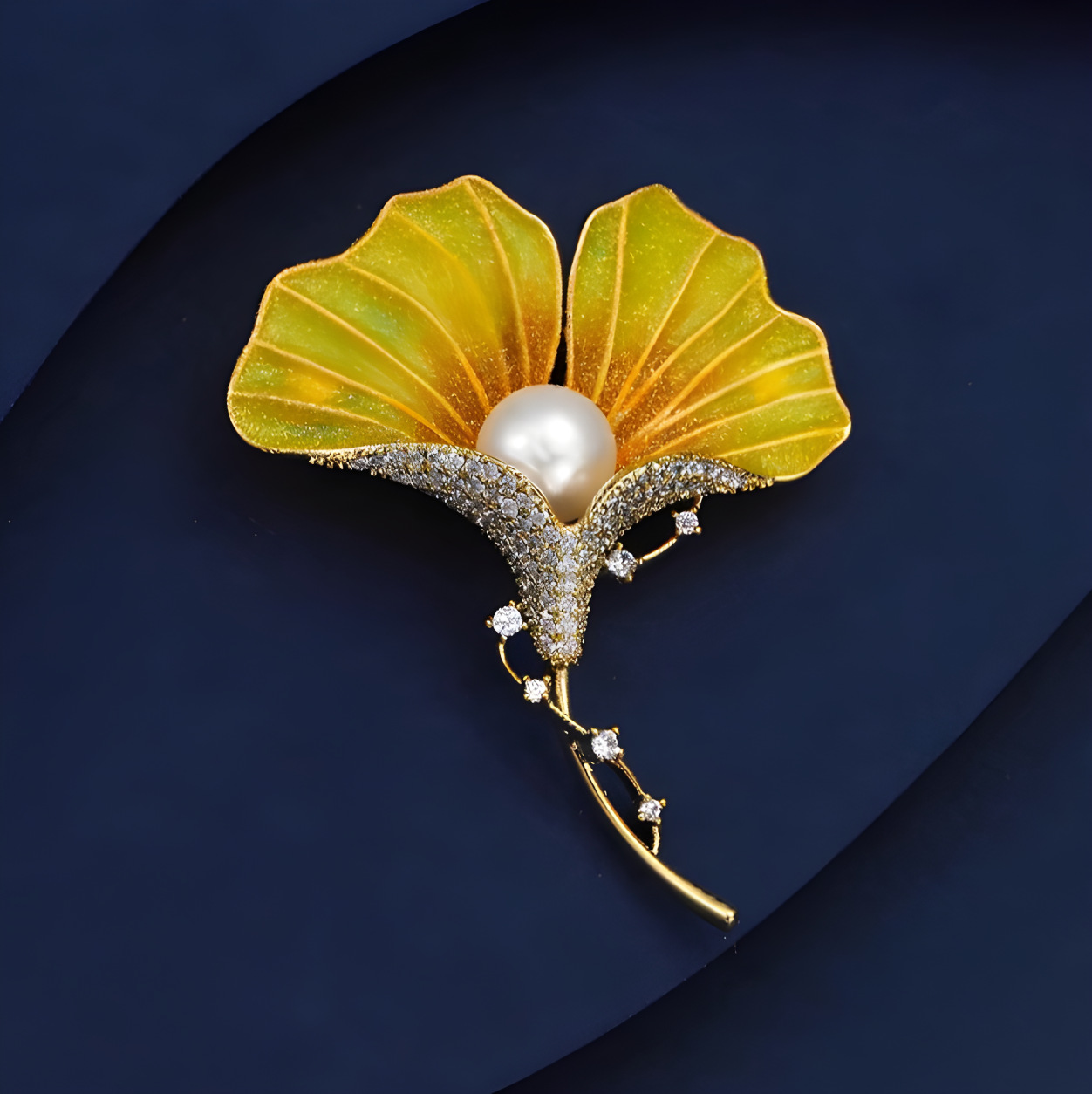 Golden Ginkgo Leaf Brooch High-end Female Temperament Pearl Enamel Corsage Niche Design Sense Pin Suit Accessories
