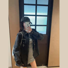 水洗黑拼皮牛仔衬衫女春季2025年新款宽松设计感小众长袖衬衣外套