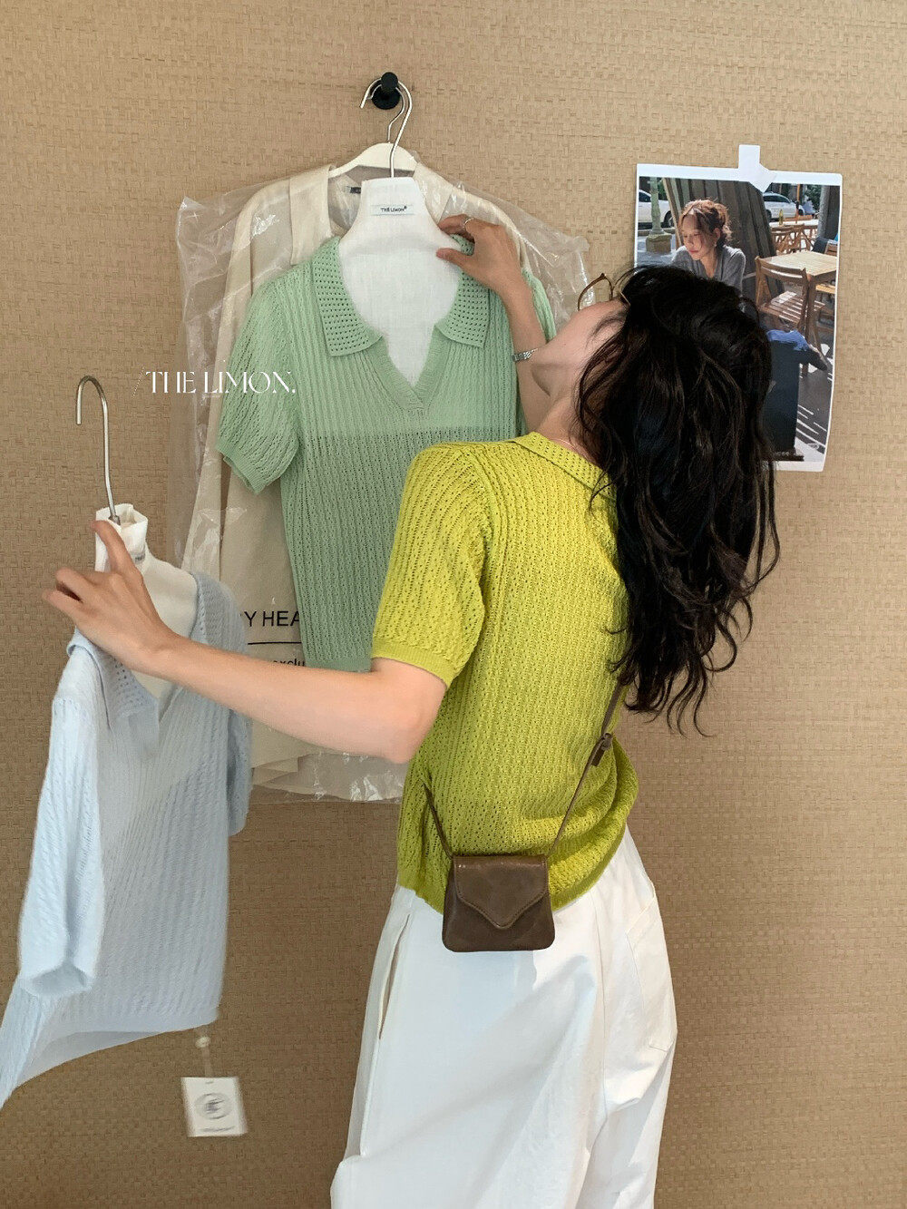 Áo thun nữ cổ polo phối ren họa tiết thắt nút tay ngắn — Đỏ thẫm, màu đen, trắng ngà, xanh nhạt chi tiết 11
