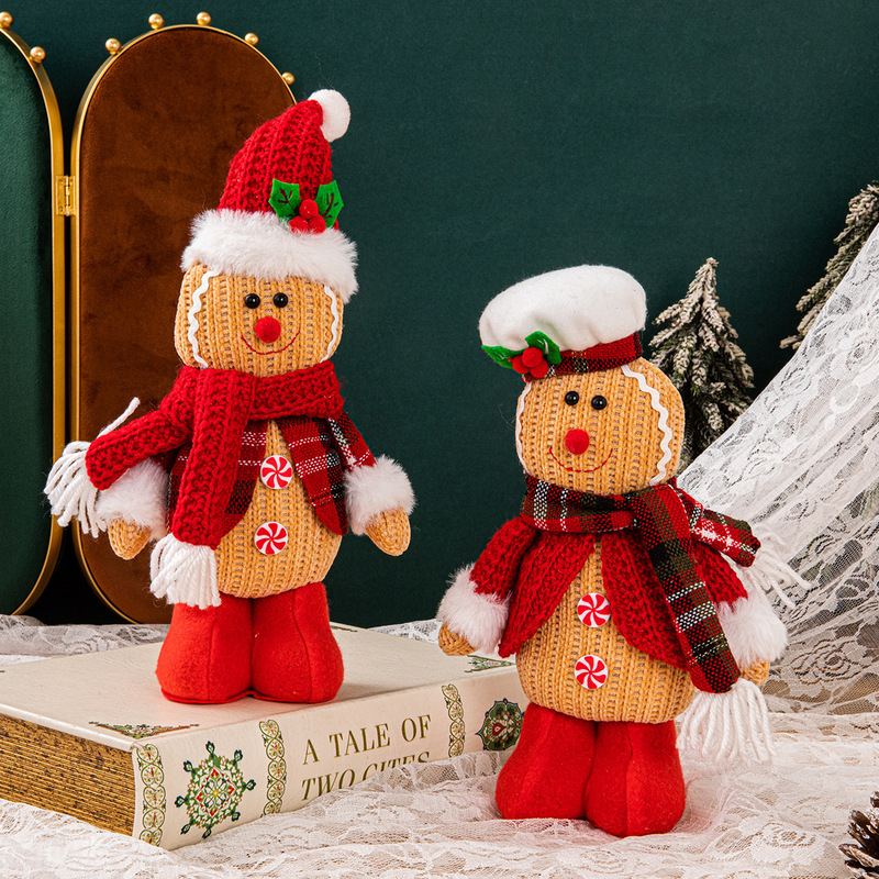 新しいクリスマスの装飾用品の姜パイ人のぬいぐるみの置物の聖パーティーのシーンは子供の贈り物の人形を配置します。|undefined