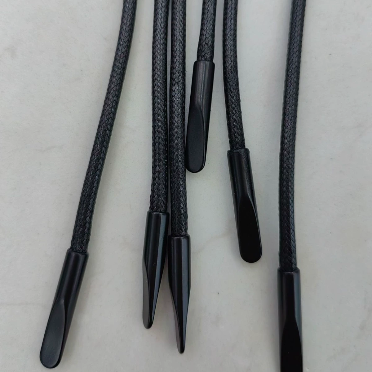 Импортная восковая веревка 1–5 мм.