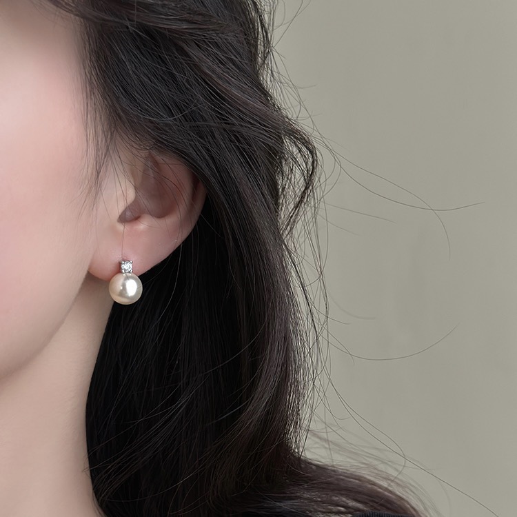 Pearl Stud Earrings With Zircon And Designer Elements_voghion.com