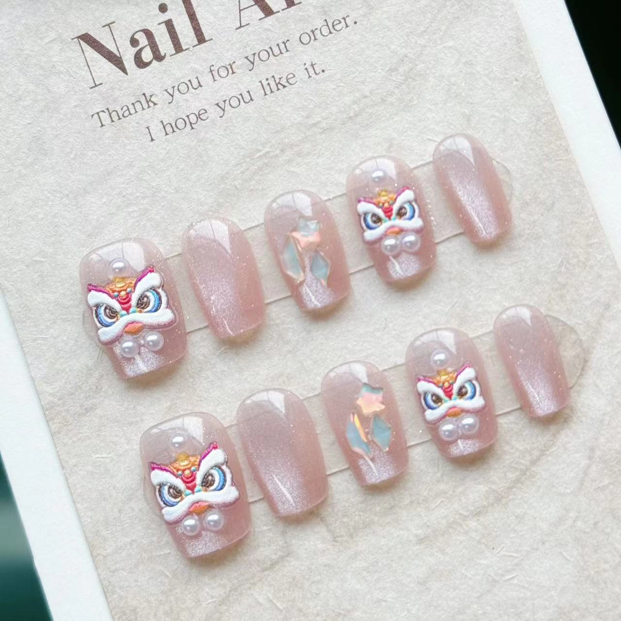 [Happy Events Peach Peach] Danza del león, ojos de gato, armadura de vestir, nueva manicura nacional, relieve tridimensional, armadura de batalla de año nuevo, estilo caliente al por mayor