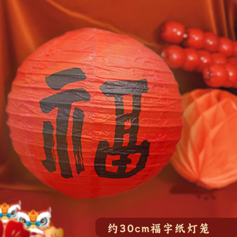 El primer aniversario del bebé decora la escena de la linterna roja, columna de panal, accesorios ceremoniales chinos.