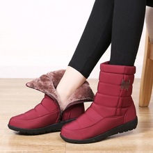 妈妈冬季保暖靴子女加绒加厚中老年防水雪地靴防滑平底新款棉鞋靴