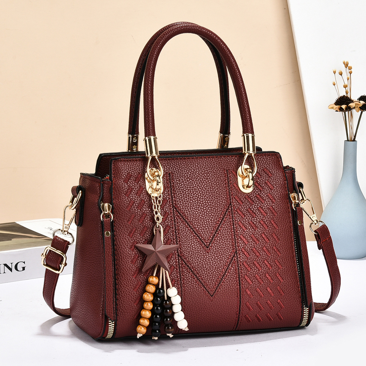 Bolsos de moda simple relieve decoración colgante bolso de hombro hermoso ocio diario mochila bolsas transfronterizas