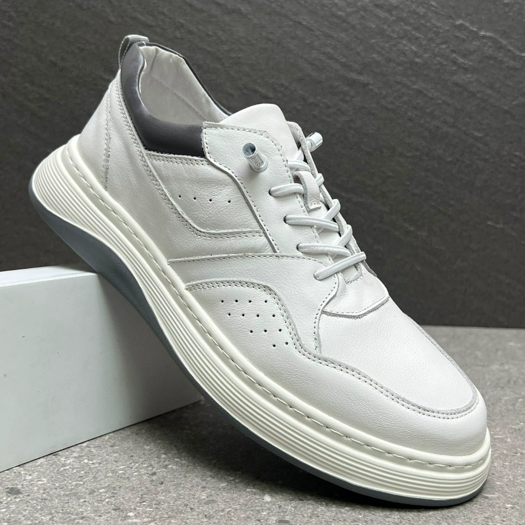 Осенние и зимние новые дикие повседневные кроссовки мужские кожаные легкие пенообразующие мягкие подошвы для молодежи