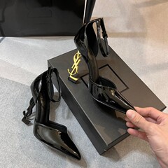 アルファベットと包頭のハイヒールのサンダル2025新型の漆の先の細いと一字のバックルの中空のサンダルの女性の靴