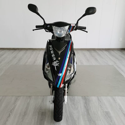 Motosikletlər two-wheeled vehicle for commuting and