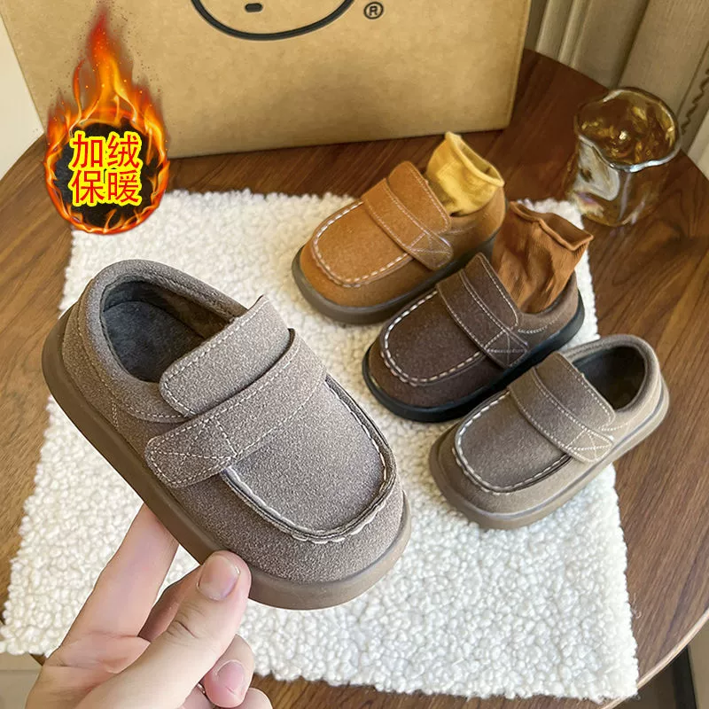 Детская кожаная обувь в Корейском стиле, обувь для девочек с мягкой подошвой 2023 новая осенне-зимняя теплая флисовой подкладке из двух хлопковых туфель для мальчиков в стиле ретро