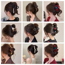 �����¿����w�ɐ�ץ�AŮ�߼����Rβ�l�A�����l���B����~�A���l