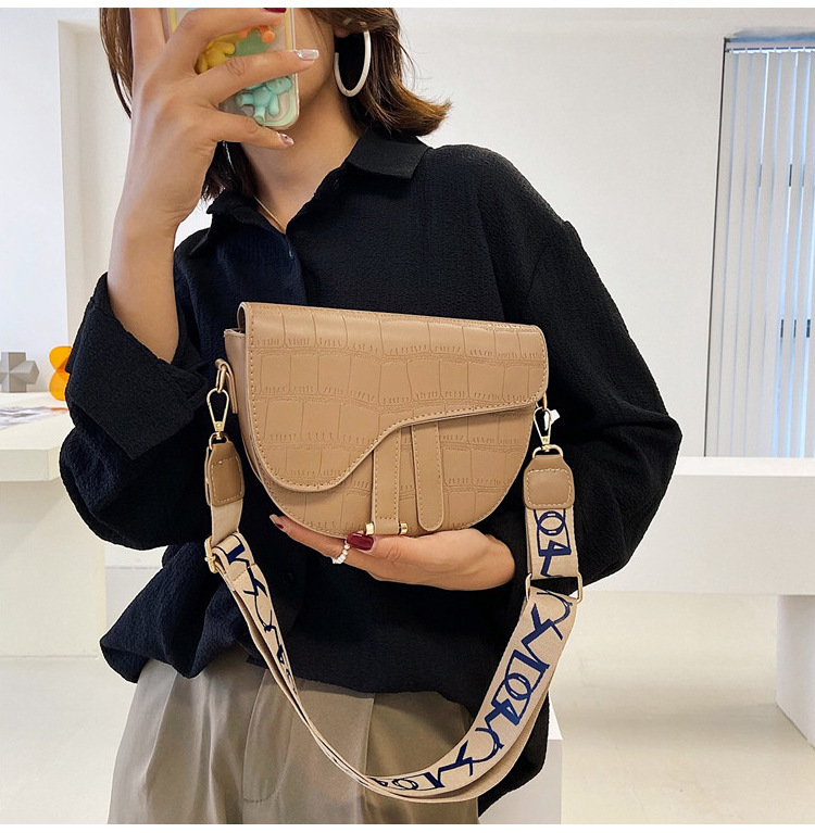 Street 2024 New Crocodile Saddle Shell One Shoulder Oblique Straddle Small Women's Bag Irregular_voghion.com