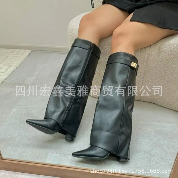 high boots pointed-toe with metal buckle