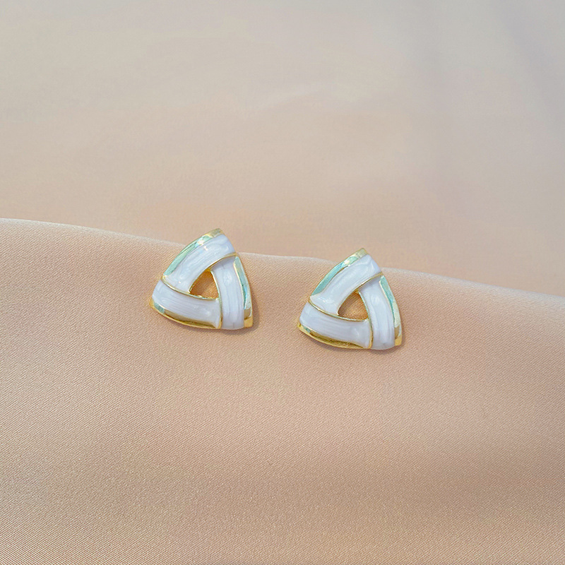 Pendientes de perlas, pendientes de estilo caliente, lujo ligero, pendientes simples de celebridades de Internet, accesorios de Yiwu, venta al por mayor