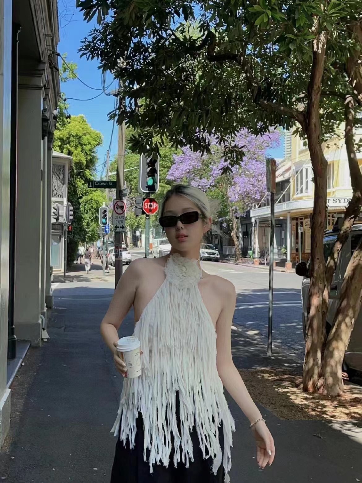 Yimeng primavera y verano Rose con el mismo estilo sexy sin espalda color sólido con flecos, cuello halter, flores tridimensionales, tirantes, mujeres