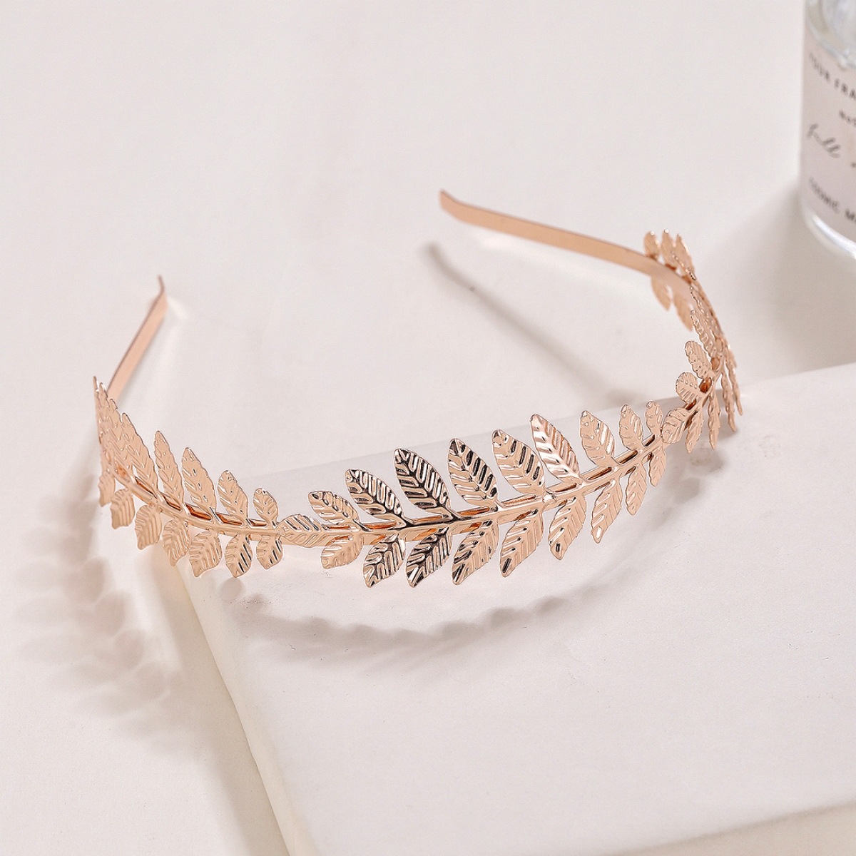 Personalidad europea y americana tocado estilo Palacio hojas aleación hojas metal diadema accesorios para el cabello diadema pasarela joyería de moda para las mujeres