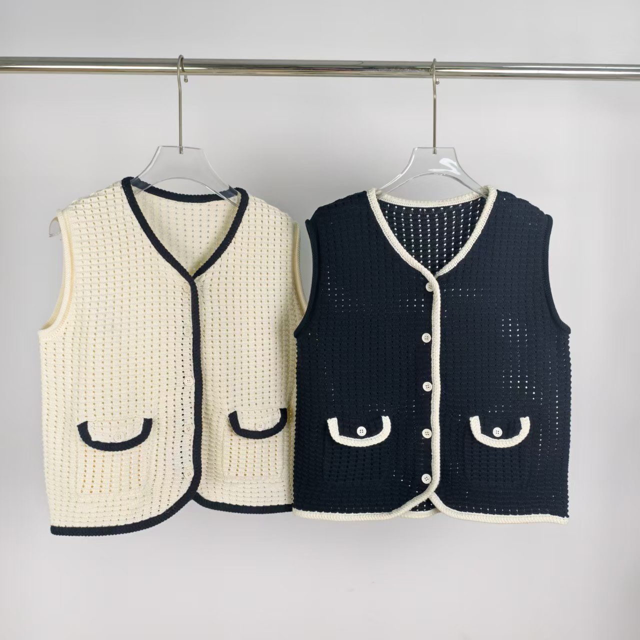 Factory Ready-Made Xiaohefeng Round Neck Long-Sleeved Vest Versatile Knitted Cardigan Women's Spring and Autumn Contrasting Color Versatile Jacket Top