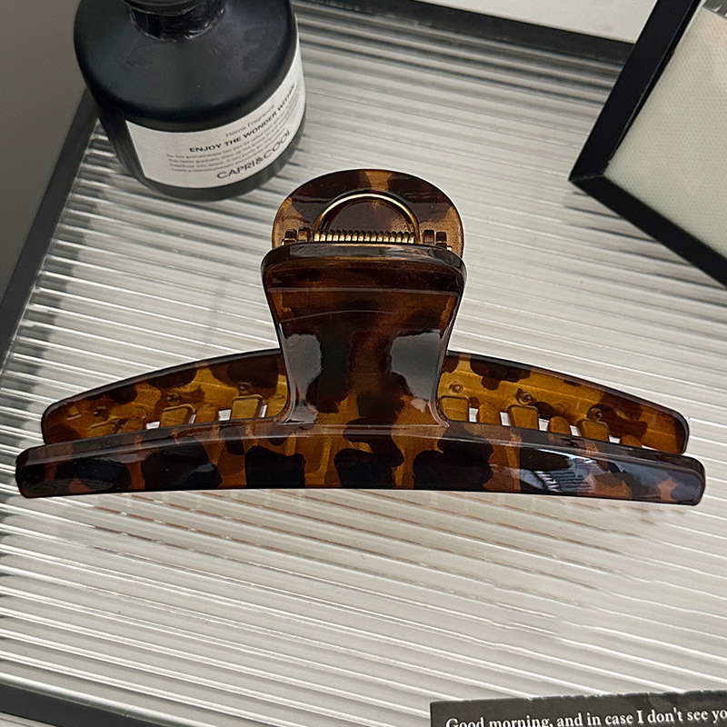 Glossy dark leopard print 15cm