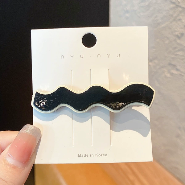 Black crooked hairgrip