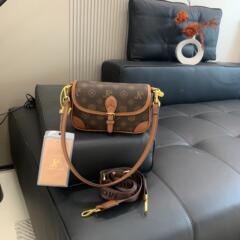 蓓蓓尚品2024新款歐美時尚老花字母質感法棍包手提單肩斜跨女包包