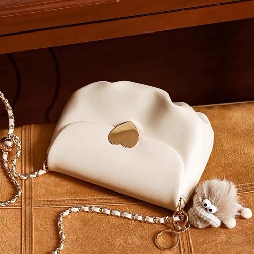 2024 new summer white bag for women, simple and versatile one-shoulder crossbody cloud bag, chain small square bag, saddle bag