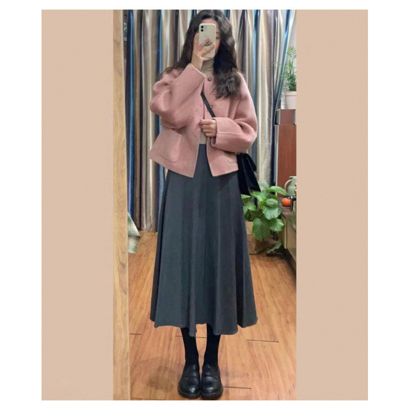 高级感粉色毛呢外套短款女秋冬装新款韩版小个子文艺复古呢子大衣