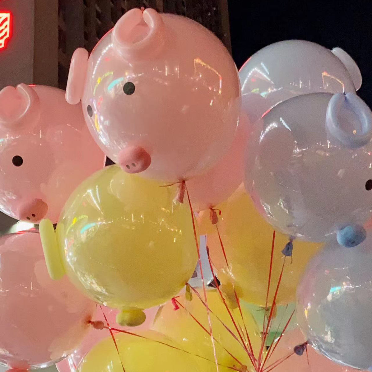 飄空氣球批發網紅髮光粉色豬豬氣球擺地攤造型套擺攤可愛飛天豬