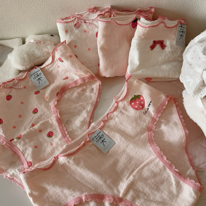 Cute Japanese-Style Pink Strawberry Girl Panties, Pure Cotton, Extended Crotch, Comfortable and Breathable Triangle Briefs for Students Cute Japanese-Style Pink Strawberry Girl Panties, Pure Cotton, Extended Crotch, Comfortable and Breathable Triangle Briefs for Students