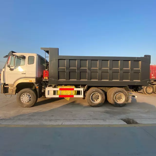 后八轮豪沃自卸车出售 双桥渣土运输车 右驾驶舱矿用土方工程车