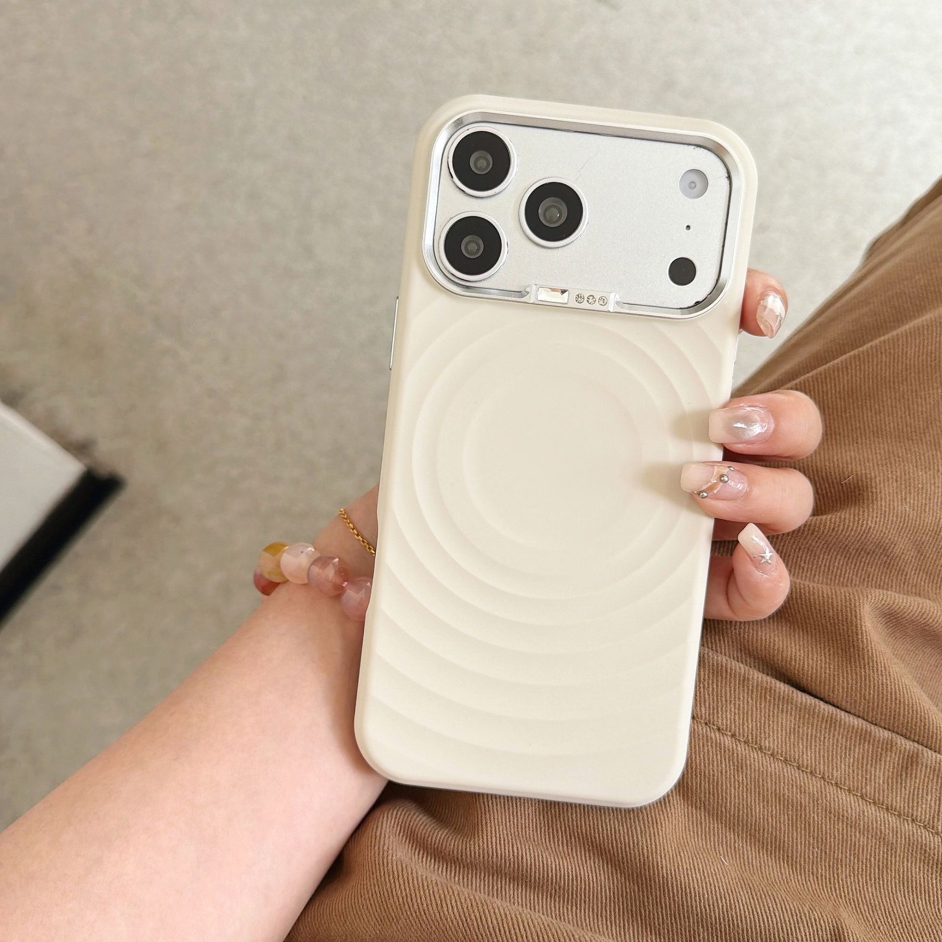 闪钻波漾磁吸适用iPhone18promax手机壳独立五金镜头框苹果17保护