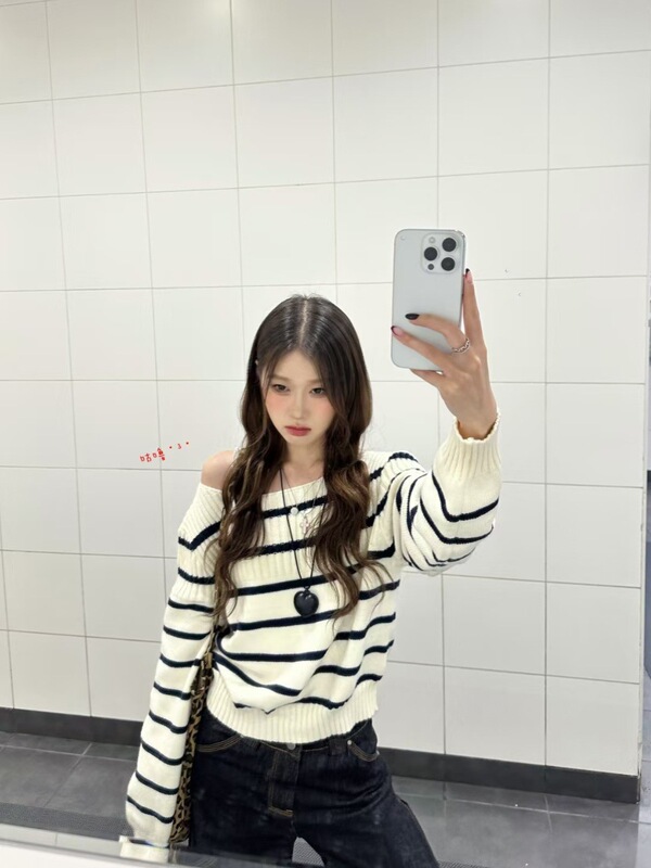 Romantic Collector 2025 New Popular Autumn Korean Style Sweet Wide Collar Top Striped Contrast Color Short Sweater