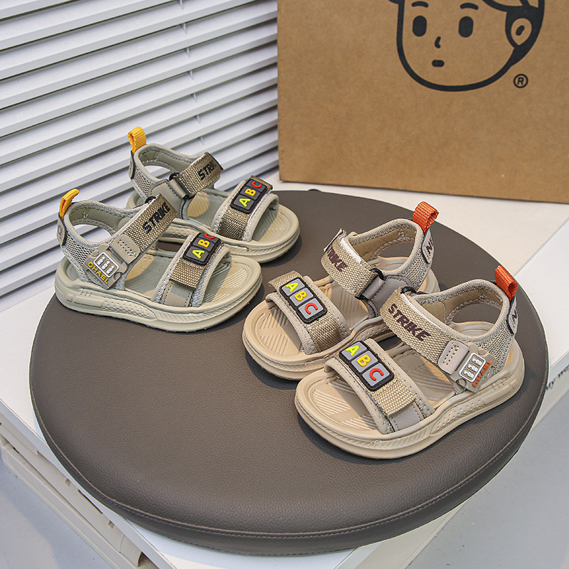 fashionable children's sandals