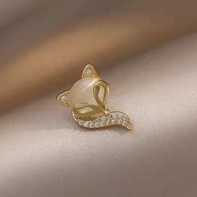 Simple anti-exposición pequeño pecho pin hebilla todo partido Opal collar camisa cardigan collar pin accesorios unisex